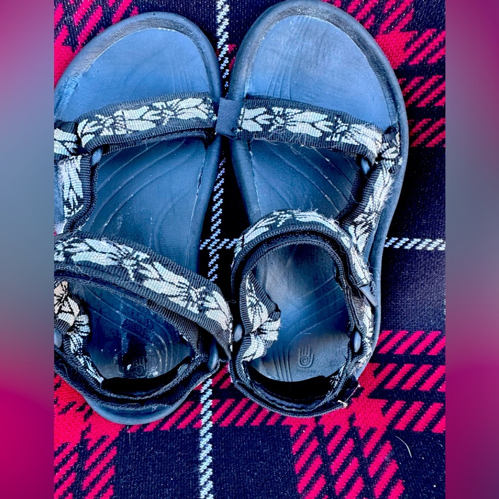 GUC Teva Kids Sandals Size 5